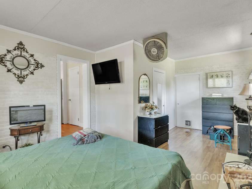 2008 Kimway Drive, Matthews, NC 28105.  MLS# CAR4273104, YatesRealty ID 22823. 