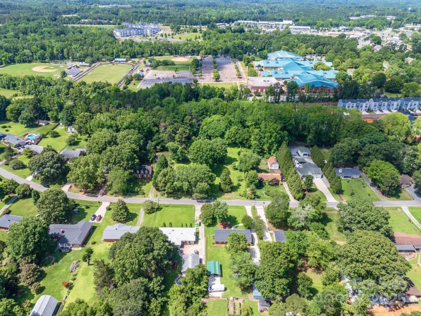 2008 Kimway Drive, Matthews, NC 28105.  MLS# CAR4273104, YatesRealty ID 22823. 