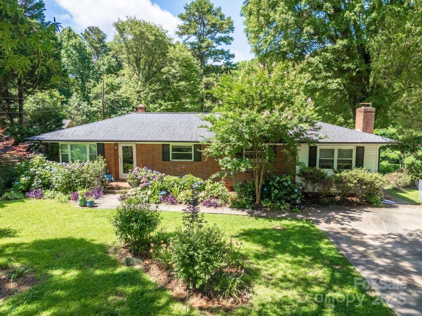 2008 Kimway Drive, Matthews, NC 28105.  MLS# CAR4273104, YatesRealty ID 22823. 