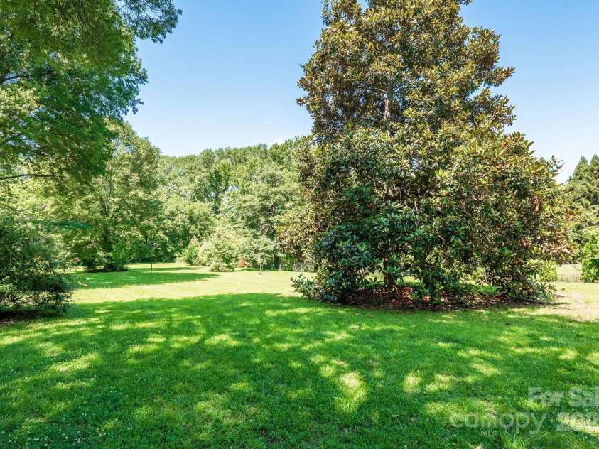 2008 Kimway Drive, Matthews, NC 28105.  MLS# CAR4273104, YatesRealty ID 22823. 