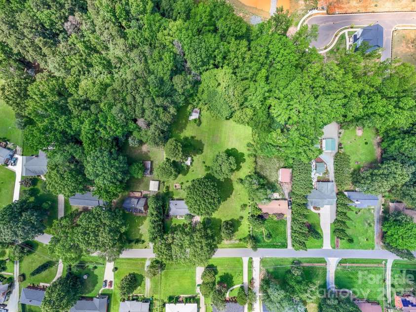 2008 Kimway Drive, Matthews, NC 28105.  MLS# CAR4273104, YatesRealty ID 22823. 