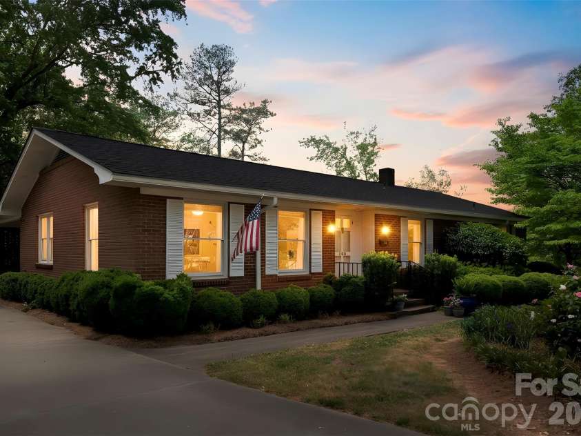 208 Dixie Street, Cherryville, NC 28021.  MLS# CAR4374662, YatesRealty ID 22823. 