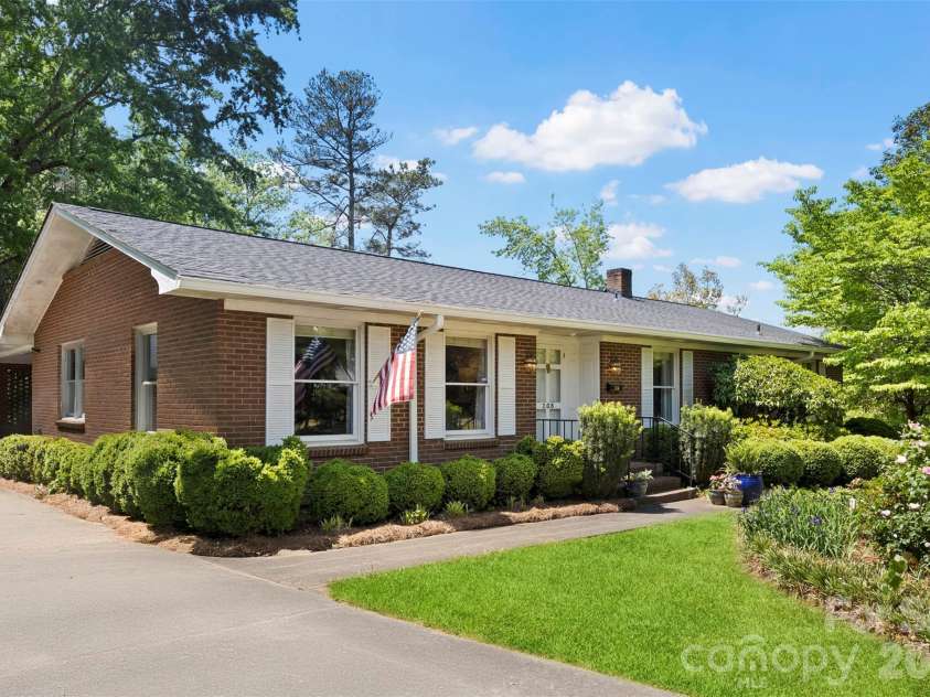 208 Dixie Street, Cherryville, NC 28021.  MLS# CAR4374662, YatesRealty ID 22823. 