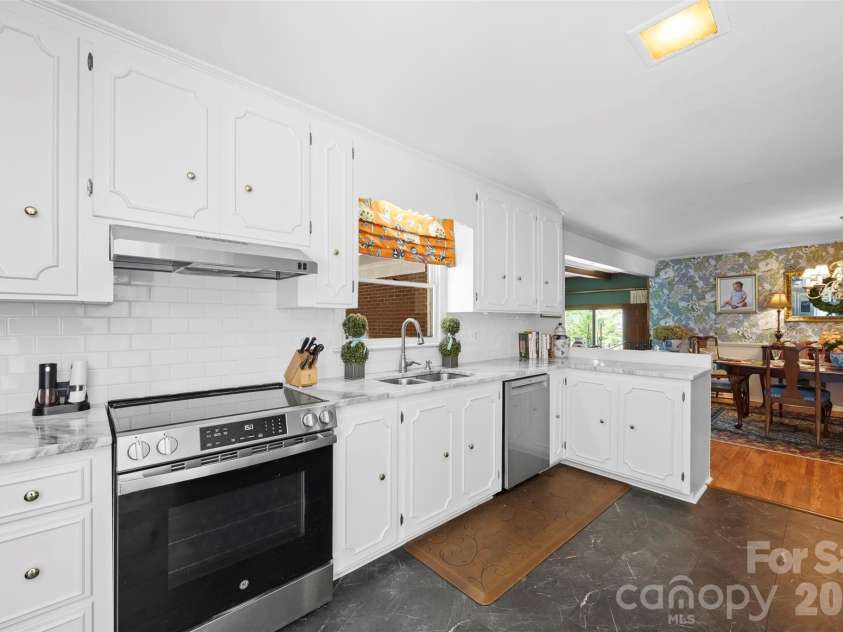 208 Dixie Street, Cherryville, NC 28021.  MLS# CAR4374662, YatesRealty ID 22823. 