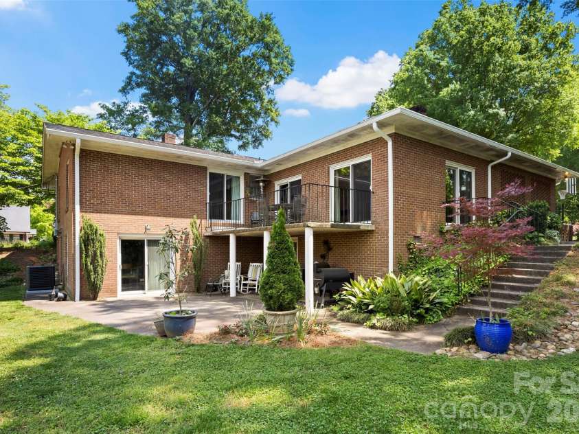 208 Dixie Street, Cherryville, NC 28021.  MLS# CAR4374662, YatesRealty ID 22823. 