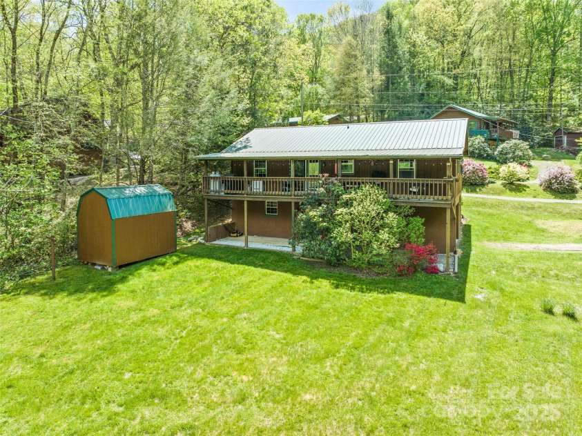 44 Robin Hood Lane, Maggie Valley, NC 28751.  MLS# CAR4239379, YatesRealty ID 22824. 