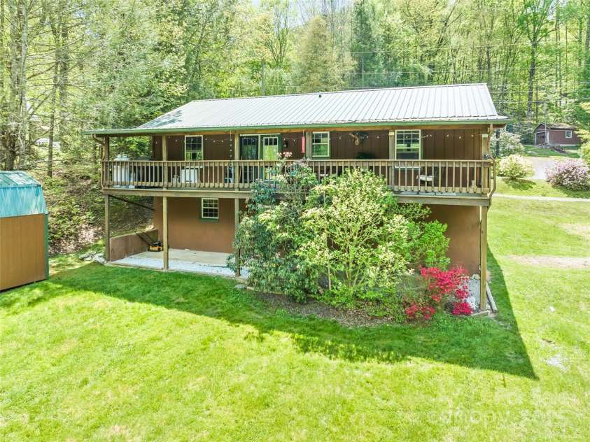44 Robin Hood Lane, Maggie Valley, NC 28751.  MLS# CAR4239379, YatesRealty ID 22824. 