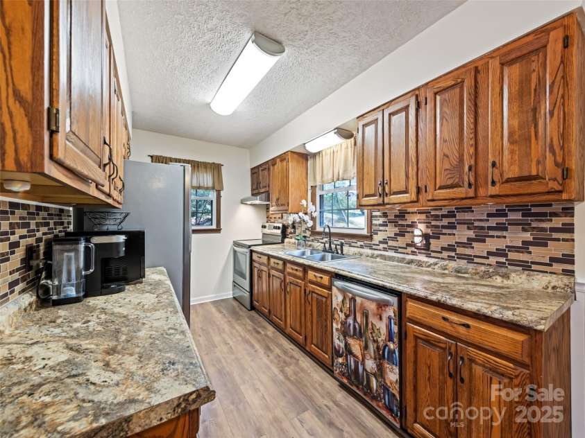 44 Robin Hood Lane, Maggie Valley, NC 28751.  MLS# CAR4239379, YatesRealty ID 22824. 