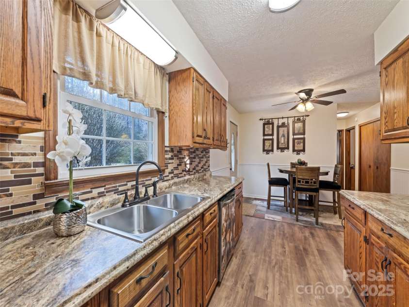 44 Robin Hood Lane, Maggie Valley, NC 28751.  MLS# CAR4239379, YatesRealty ID 22824. 