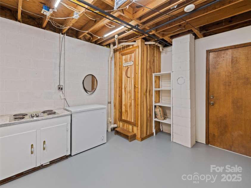 44 Robin Hood Lane, Maggie Valley, NC 28751.  MLS# CAR4239379, YatesRealty ID 22824. 