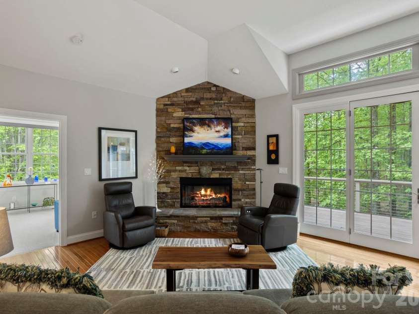 547 Pinnacle Peak Lane, Flat Rock, NC 28731.  MLS# CAR4380759, YatesRealty ID 22824. 