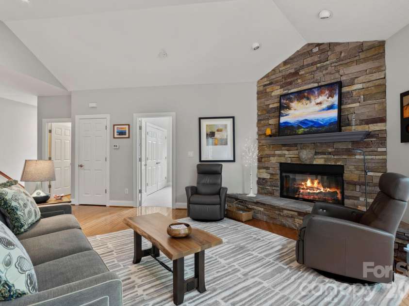 547 Pinnacle Peak Lane, Flat Rock, NC 28731.  MLS# CAR4380759, YatesRealty ID 22824. 
