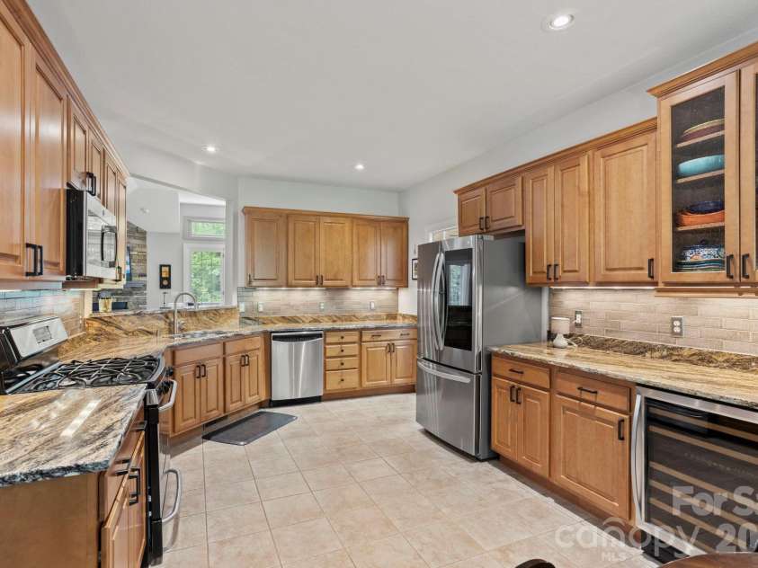 547 Pinnacle Peak Lane, Flat Rock, NC 28731.  MLS# CAR4380759, YatesRealty ID 22824. 
