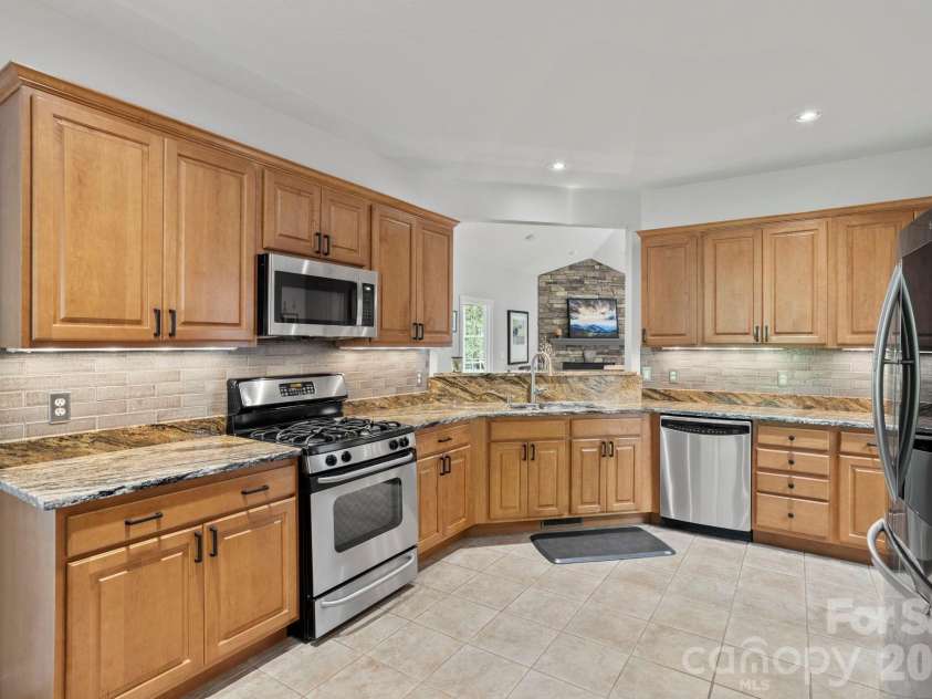 547 Pinnacle Peak Lane, Flat Rock, NC 28731.  MLS# CAR4380759, YatesRealty ID 22824. 