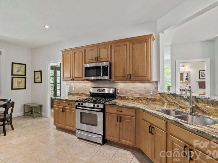547 Pinnacle Peak Lane, Flat Rock, NC 28731.  MLS# CAR4380759, YatesRealty ID 22824. 
