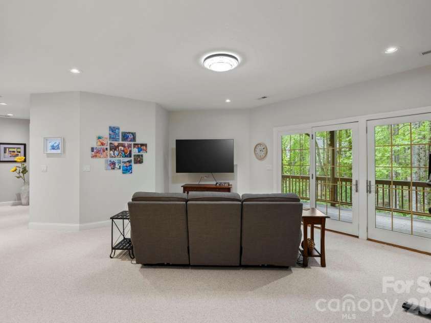 547 Pinnacle Peak Lane, Flat Rock, NC 28731.  MLS# CAR4380759, YatesRealty ID 22824. 
