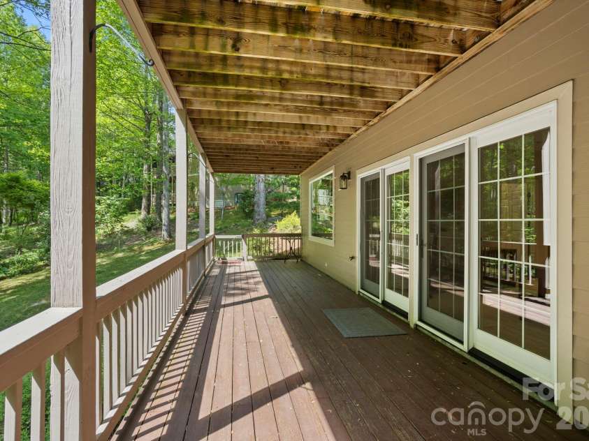 547 Pinnacle Peak Lane, Flat Rock, NC 28731.  MLS# CAR4380759, YatesRealty ID 22824. 