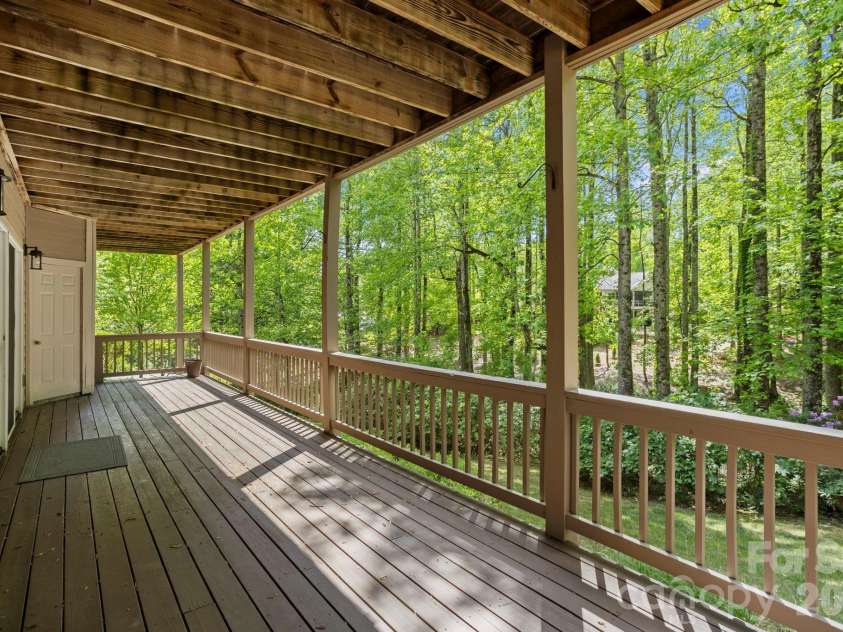 547 Pinnacle Peak Lane, Flat Rock, NC 28731.  MLS# CAR4380759, YatesRealty ID 22824. 