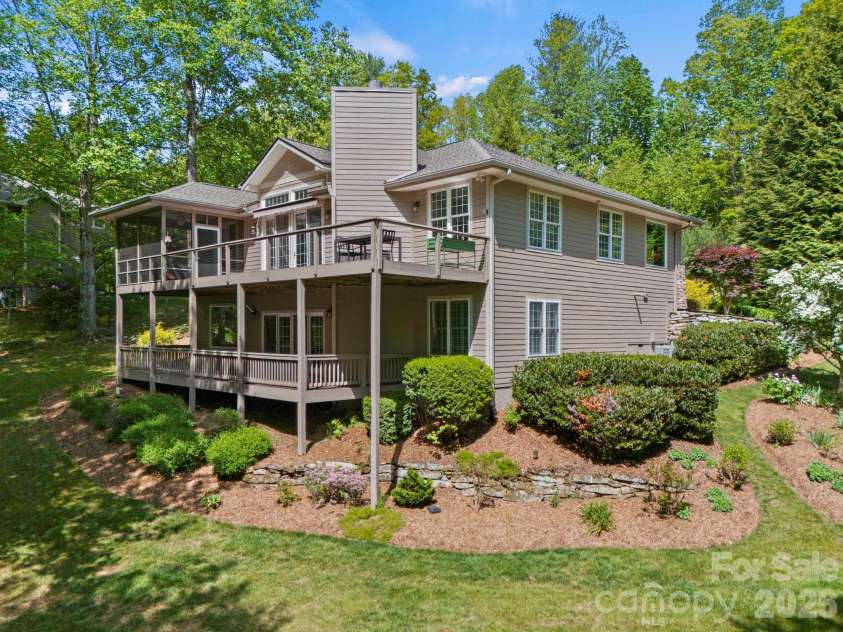 547 Pinnacle Peak Lane, Flat Rock, NC 28731.  MLS# CAR4380759, YatesRealty ID 22824. 
