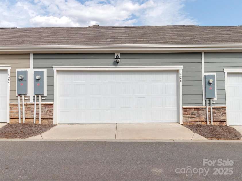 426 Kenwood View, Indian Trail, NC 28079.  MLS# CAR4234427, YatesRealty ID 22825. Detached 2 car garage