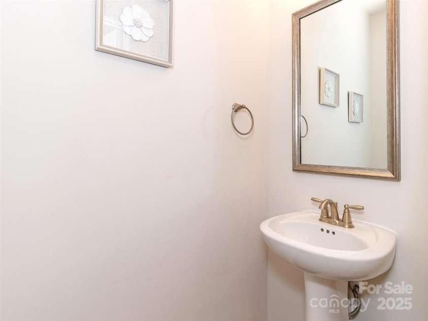426 Kenwood View, Indian Trail, NC 28079.  MLS# CAR4234427, YatesRealty ID 22825. Main level powder room