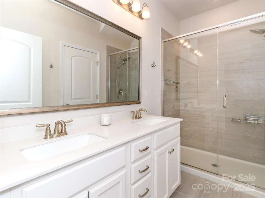 426 Kenwood View, Indian Trail, NC 28079.  MLS# CAR4234427, YatesRealty ID 22825. Main Level Primary Bath