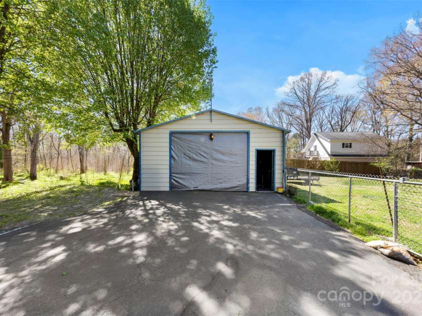 4937 Lebanon Drive, Charlotte, NC 28273.  MLS# CAR4226322, YatesRealty ID 22826. 