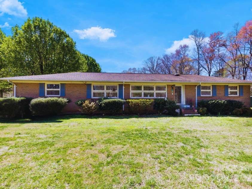 4937 Lebanon Drive, Charlotte, NC 28273.  MLS# CAR4226322, YatesRealty ID 22826. 