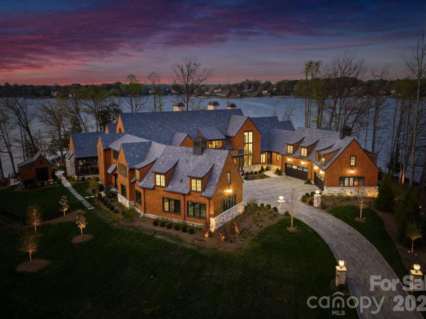 20221 Regatta Island Drive, Cornelius, NC 28031.  MLS# CAR4364285, YatesRealty ID 22827. 