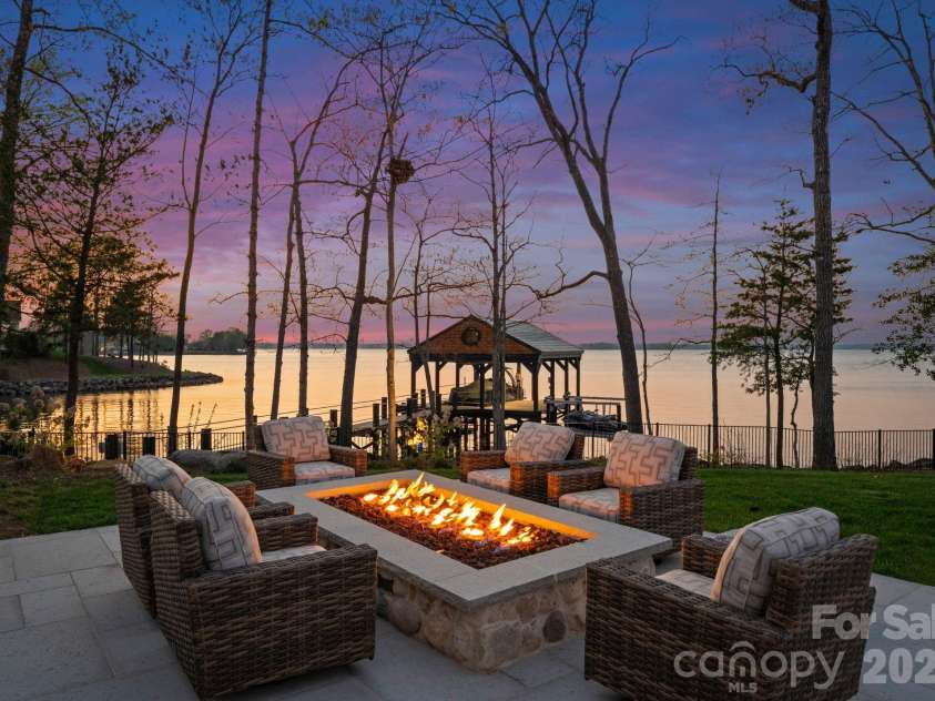 20221 Regatta Island Drive, Cornelius, NC 28031.  MLS# CAR4364285, YatesRealty ID 22827. 