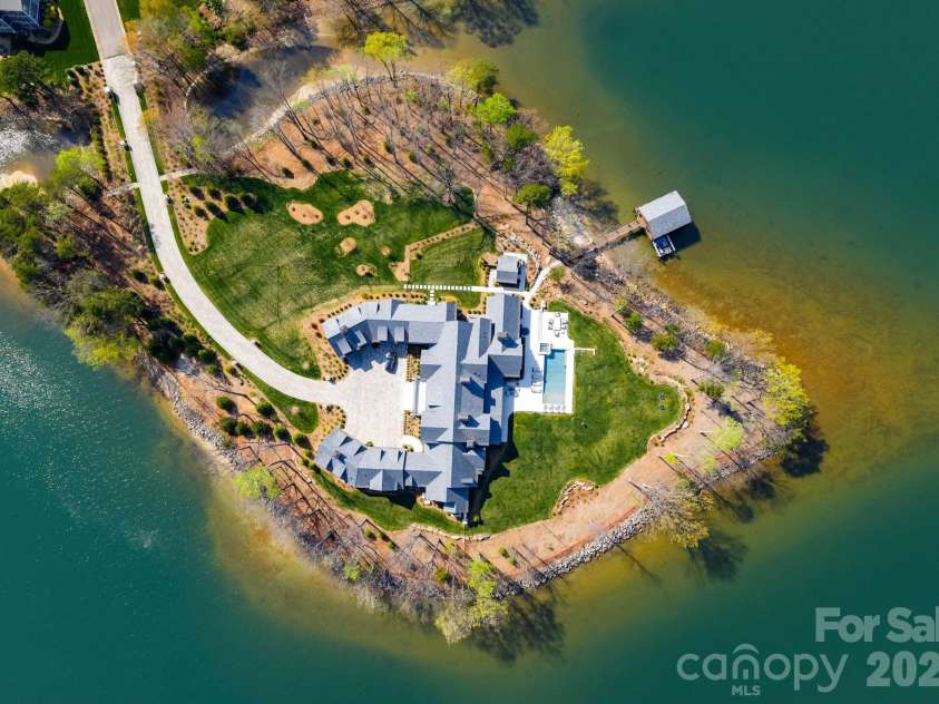 20221 Regatta Island Drive, Cornelius, NC 28031.  MLS# CAR4364285, YatesRealty ID 22827. 