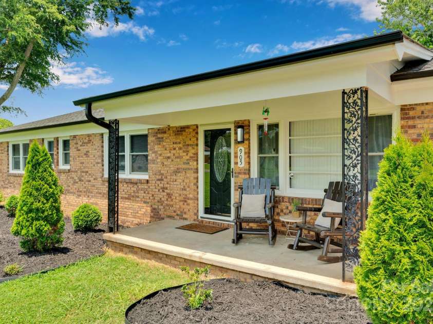 905 Blalock Drive, Kings Mountain, NC 28086.  MLS# CAR4228264, YatesRealty ID 22827. Covered front porch