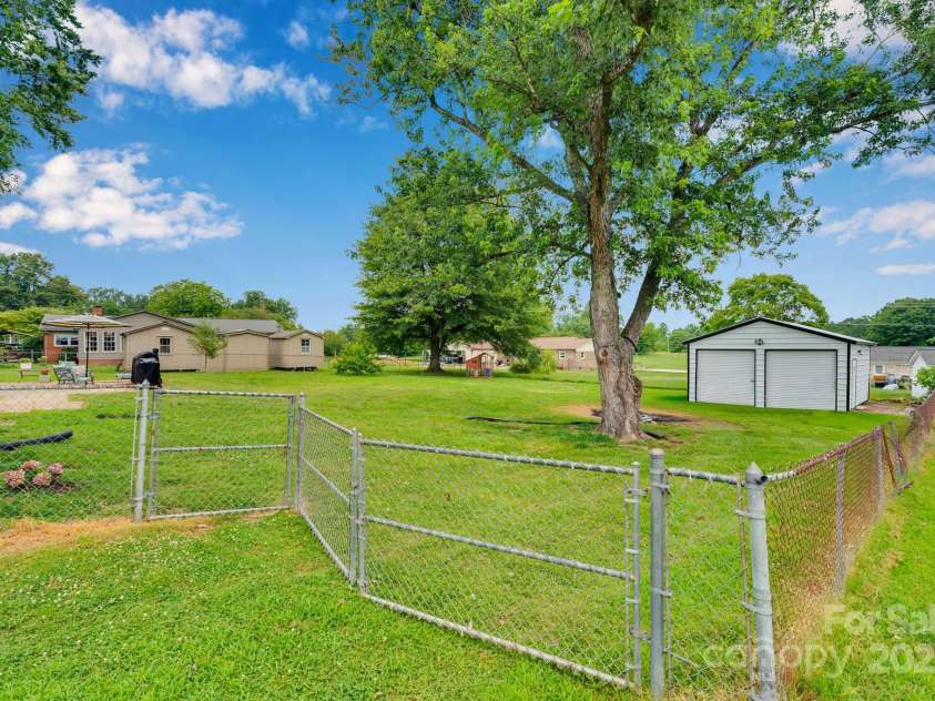 905 Blalock Drive, Kings Mountain, NC 28086.  MLS# CAR4228264, YatesRealty ID 22827. Fully fenced backyard