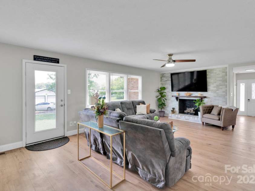 905 Blalock Drive, Kings Mountain, NC 28086.  MLS# CAR4228264, YatesRealty ID 22827. Gorgeous oversized fireplace