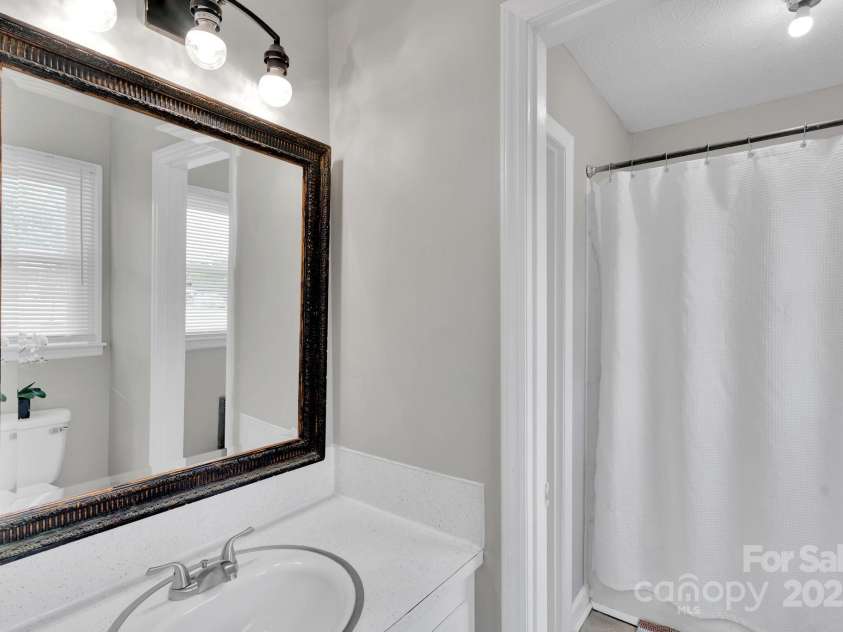 905 Blalock Drive, Kings Mountain, NC 28086.  MLS# CAR4228264, YatesRealty ID 22827. Jack & Jill bath