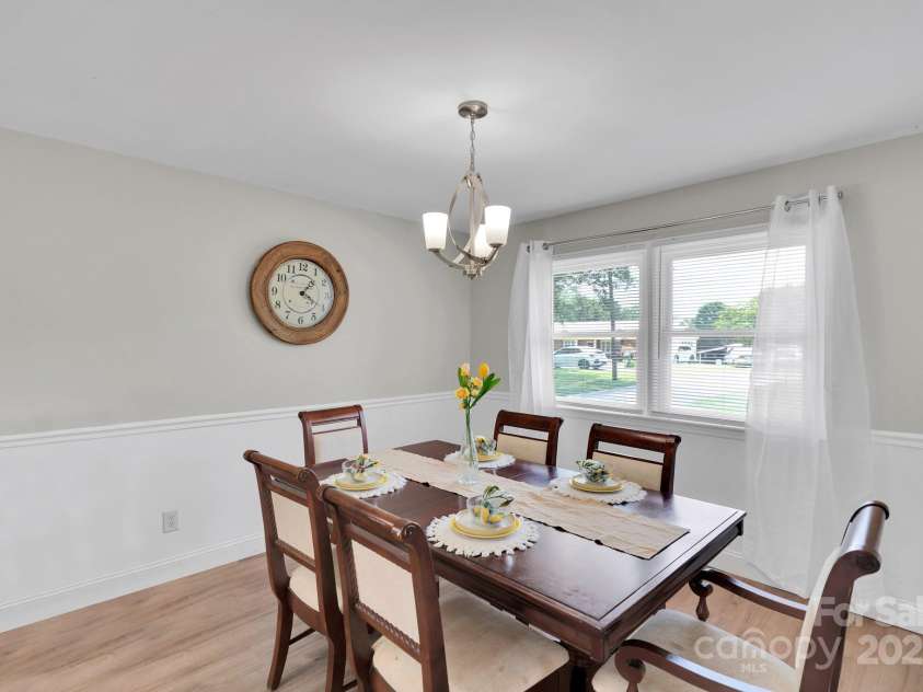 905 Blalock Drive, Kings Mountain, NC 28086.  MLS# CAR4228264, YatesRealty ID 22827. Lots of natural light