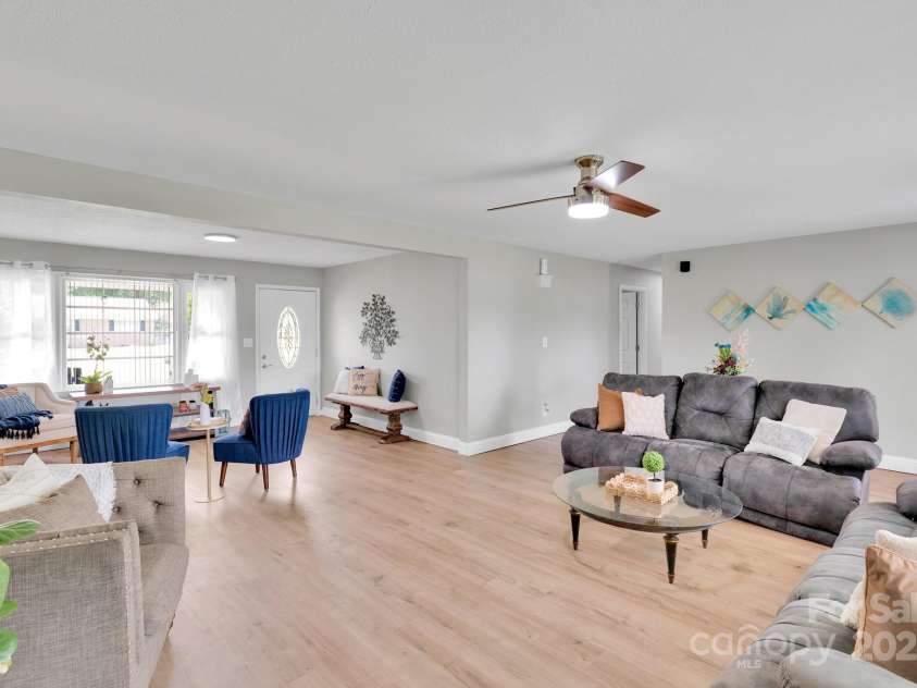 905 Blalock Drive, Kings Mountain, NC 28086.  MLS# CAR4228264, YatesRealty ID 22827. Neutral paint colors throughout