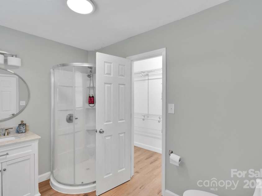 905 Blalock Drive, Kings Mountain, NC 28086.  MLS# CAR4228264, YatesRealty ID 22827. Primary bathroom