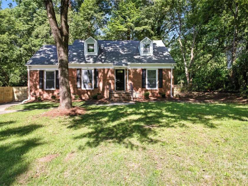 6127 Eagle Peak Drive, Charlotte, NC 28214.  MLS# CAR4267898, YatesRealty ID 22828. 