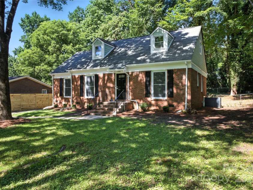 6127 Eagle Peak Drive, Charlotte, NC 28214.  MLS# CAR4267898, YatesRealty ID 22828. 