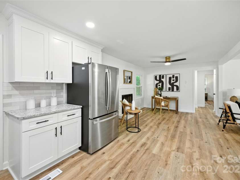 6127 Eagle Peak Drive, Charlotte, NC 28214.  MLS# CAR4267898, YatesRealty ID 22828. 