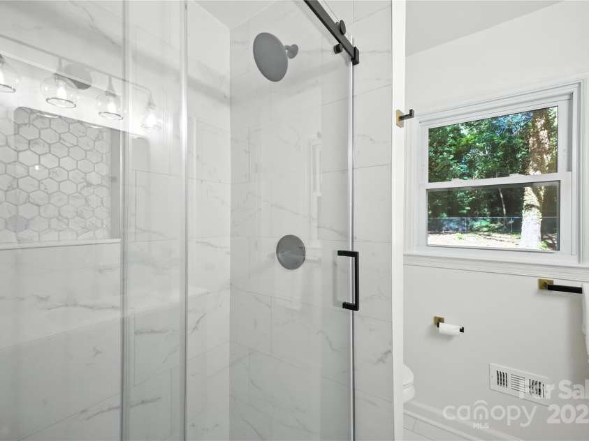 6127 Eagle Peak Drive, Charlotte, NC 28214.  MLS# CAR4267898, YatesRealty ID 22828. 