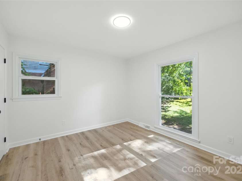 6127 Eagle Peak Drive, Charlotte, NC 28214.  MLS# CAR4267898, YatesRealty ID 22828. 