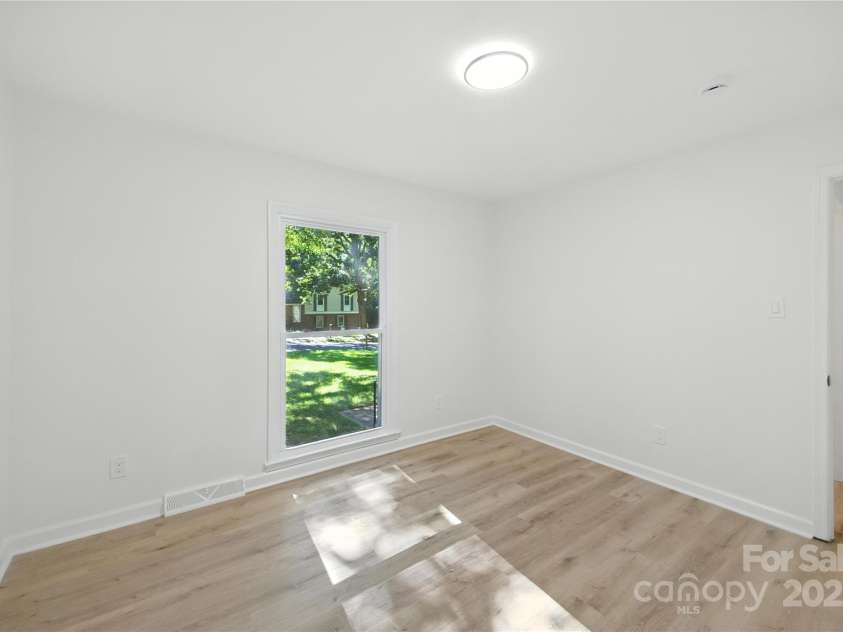 6127 Eagle Peak Drive, Charlotte, NC 28214.  MLS# CAR4267898, YatesRealty ID 22828. 