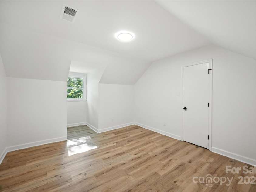 6127 Eagle Peak Drive, Charlotte, NC 28214.  MLS# CAR4267898, YatesRealty ID 22828. 