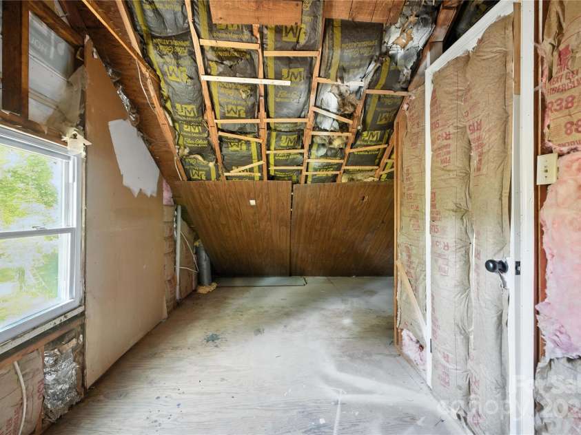 6127 Eagle Peak Drive, Charlotte, NC 28214.  MLS# CAR4267898, YatesRealty ID 22828. 