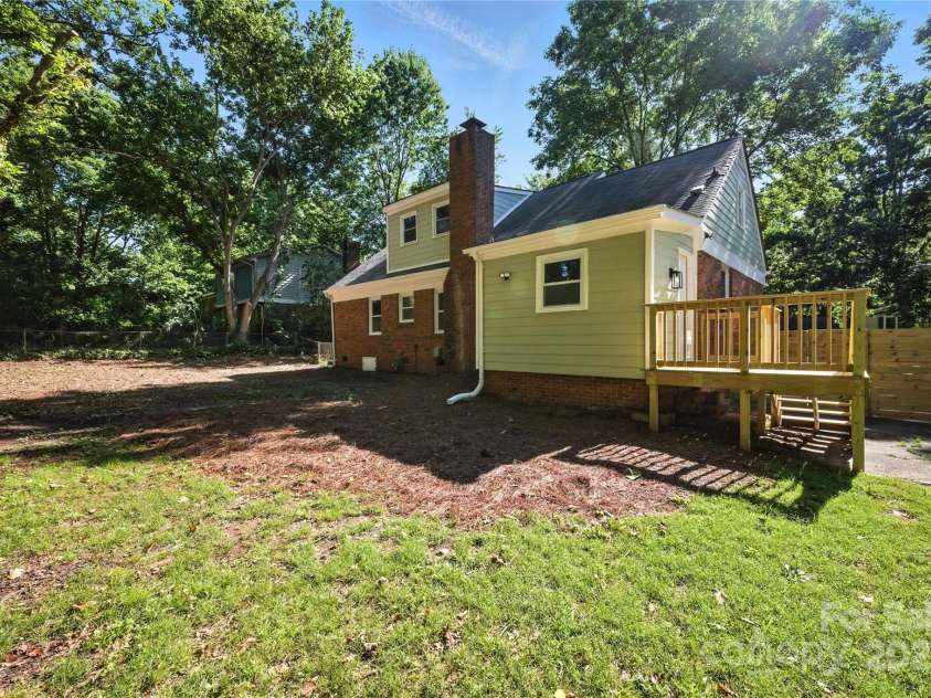 6127 Eagle Peak Drive, Charlotte, NC 28214.  MLS# CAR4267898, YatesRealty ID 22828. 