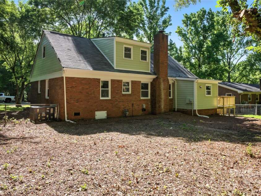 6127 Eagle Peak Drive, Charlotte, NC 28214.  MLS# CAR4267898, YatesRealty ID 22828. 