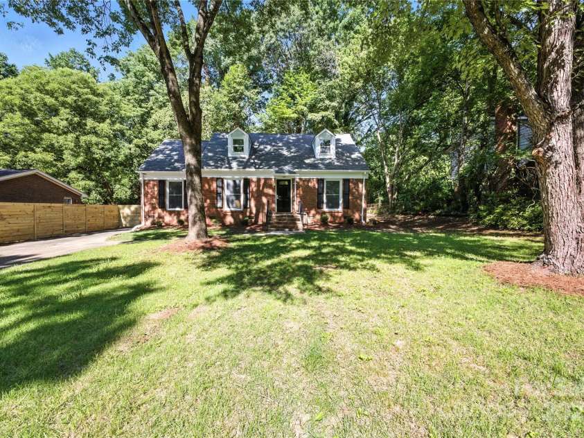 6127 Eagle Peak Drive, Charlotte, NC 28214.  MLS# CAR4267898, YatesRealty ID 22828. 