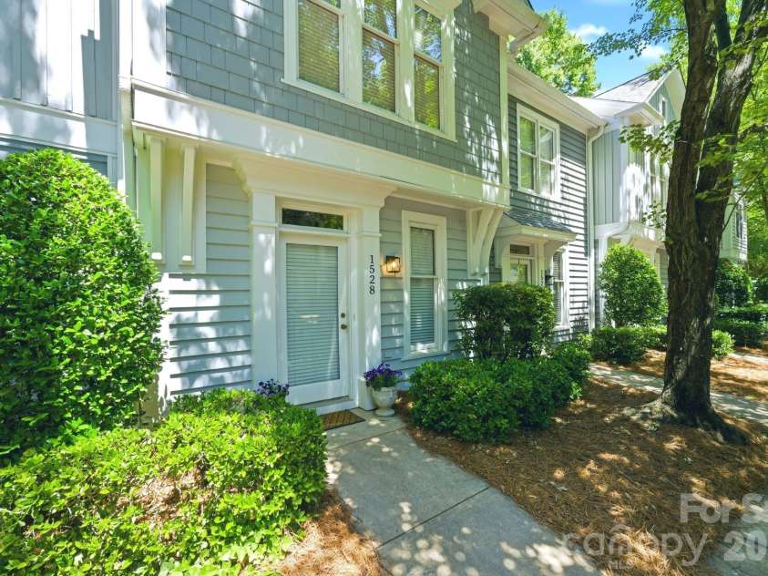 1528 Cleveland Avenue, Charlotte, NC 28203.  MLS# CAR4377306, YatesRealty ID 22829. 